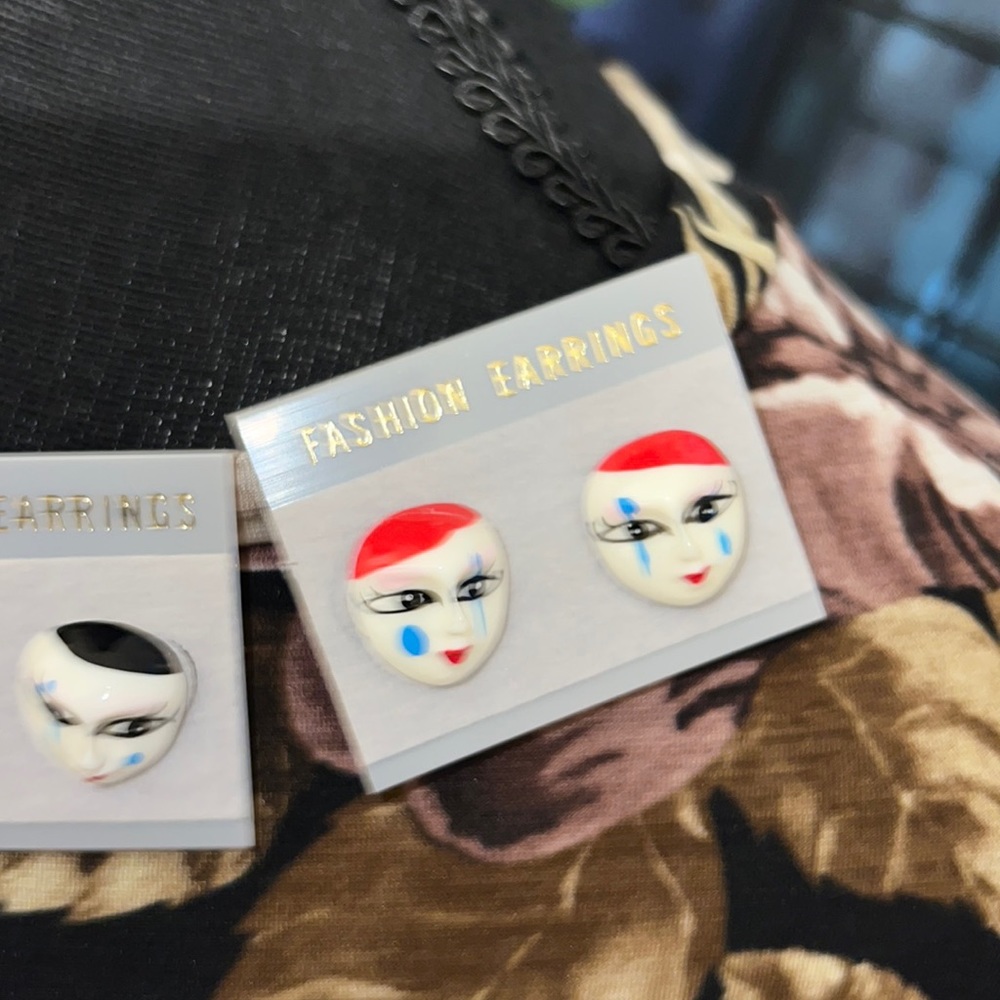 New Old Stock Vintage Molded Plastic Madi Gras Jester Painted Face Mask Earrings - Picture 6 of 7